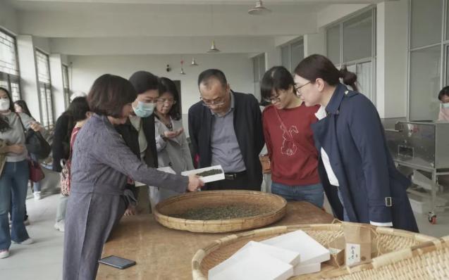 市发改委开展“清茶话家风 巾帼绽芳华”庆“三八”主题活动